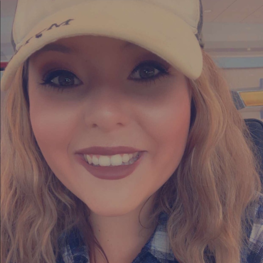 Meet your Posher, Lauren